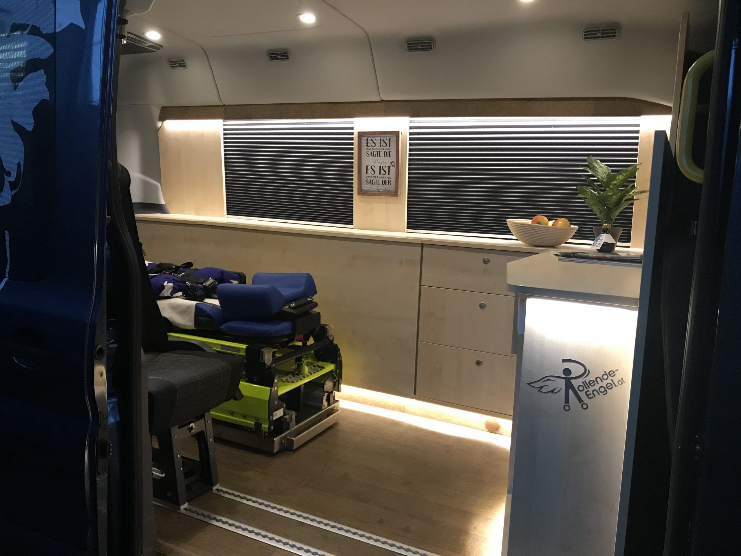rollende_engel_wunschfahrt_innen_fahrzeug